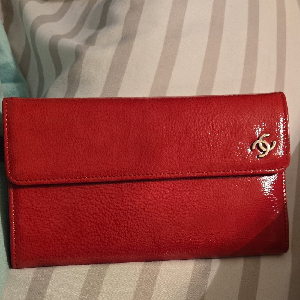 XSOLDX Chanel Red Patent Leather Clutch with CC Logo